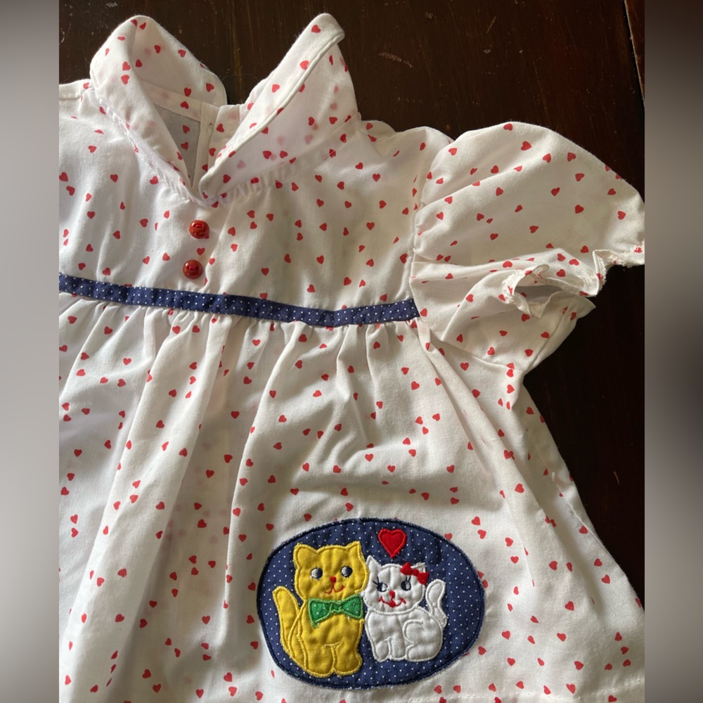 Vintage Baby Shirt Embroidered Cats and Hearts - Picture 2 of 4